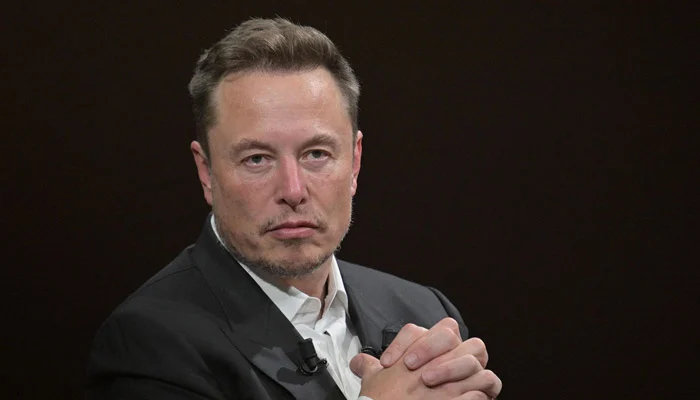 Elon Musk, outraged, threatens to forbid Apple products at his enterprises.